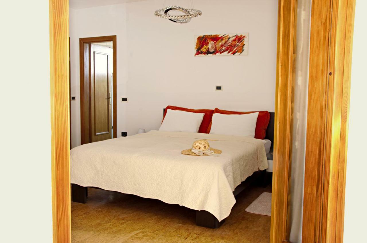Apartment Kris Umago Esterno foto