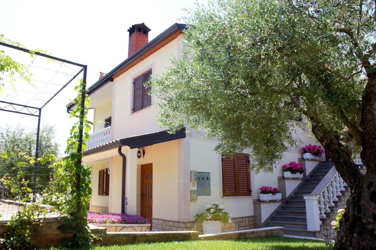 Apartment Kris Umago Esterno foto